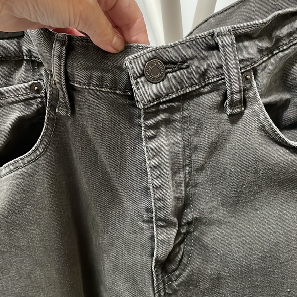 Grey Levi’s Jeans - Picture 3 of 8